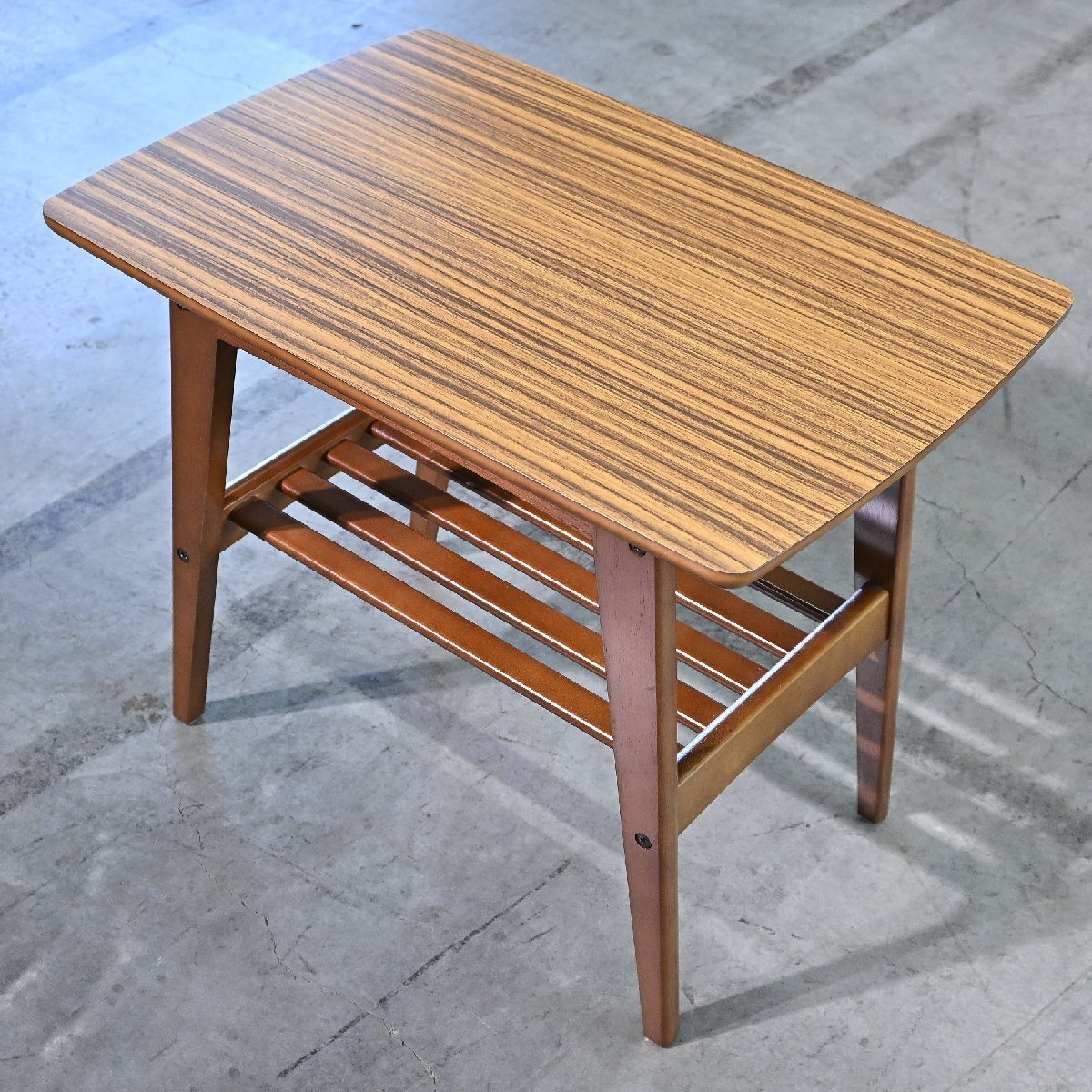 カリモク60 4万 サイドテーブル A センター ウォールナット色 リビング 寝室 国産 日本製 カフェ 書斎 karimoku_IDC大塚家具 ウニコ拍卖