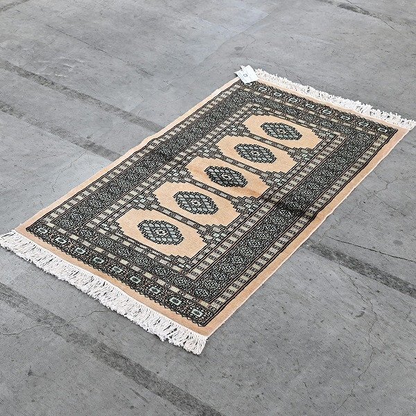 新品 未使用 パキスタン製 手織り ウール絨毯 ラグ ボハラ柄 ギュル文様 ハンドノット 羊毛 カーペット マット ホテル 応接室 P-120拍卖