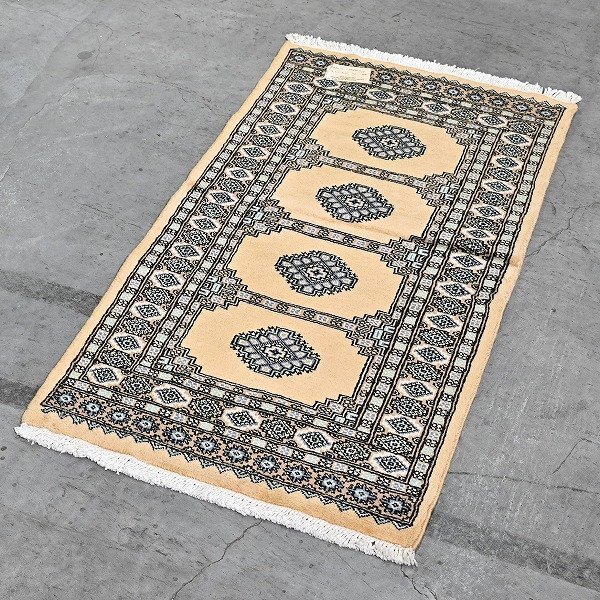 新品 未使用 パキスタン製 手織り ウール絨毯 ラグ ボハラ柄 ギュル文様 ハンドノット 羊毛 カーペット マット ホテル 応接室 P-138拍卖