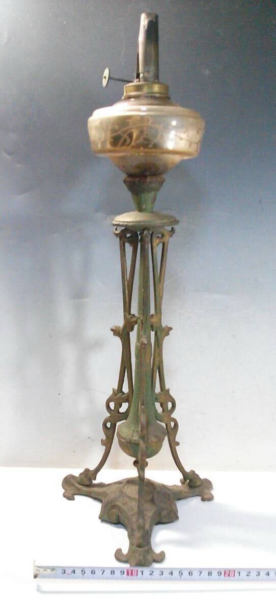 ◆時代のビンテージオイルランプ◆ガラス◆鉄製◆置きランプ◆オブジェ◆アンティーク◆昭和レトロ◆大正レトロ◆拍卖