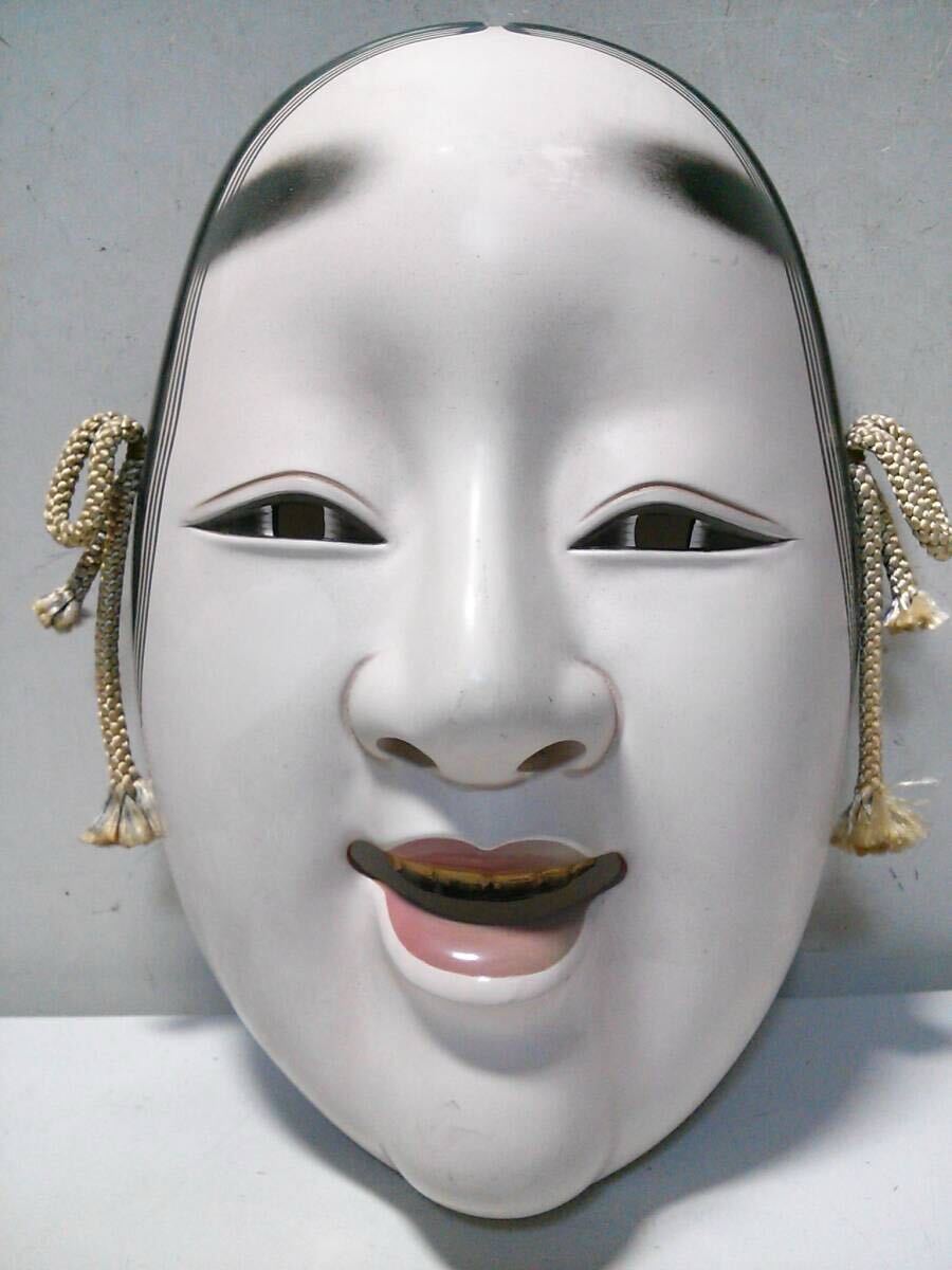 ◆時代の小面能面◆横幅16縦23センチ◆陶器◆太田卯三夫作◆博多人形師◆台付き壁飾り◆能面◆神楽面◆猿楽◆狂言面◆拍卖
