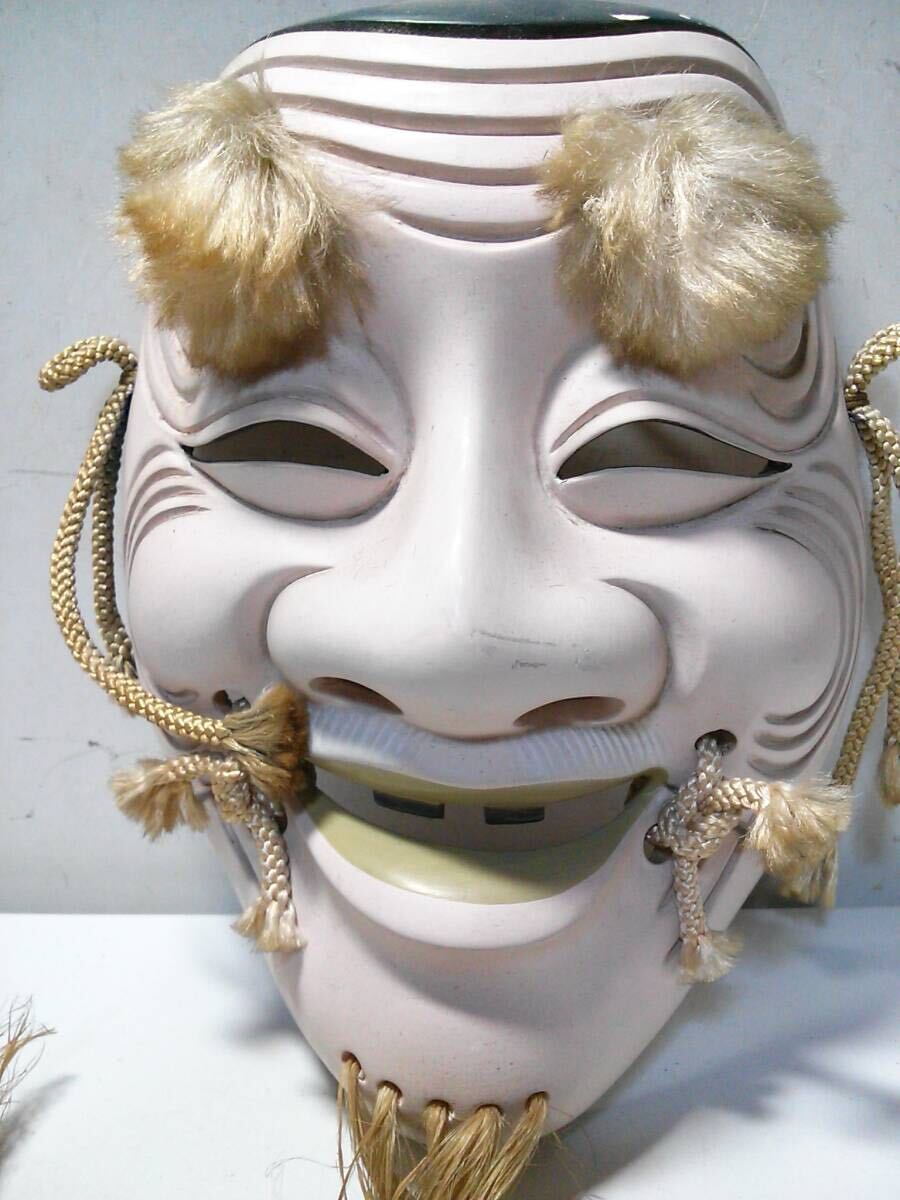 ◆時代の翁能面◆横幅18縦23センチ◆陶器◆太田卯三夫作◆博多人形師◆台付き壁飾り◆能面◆神楽面◆猿楽◆狂言面◆拍卖