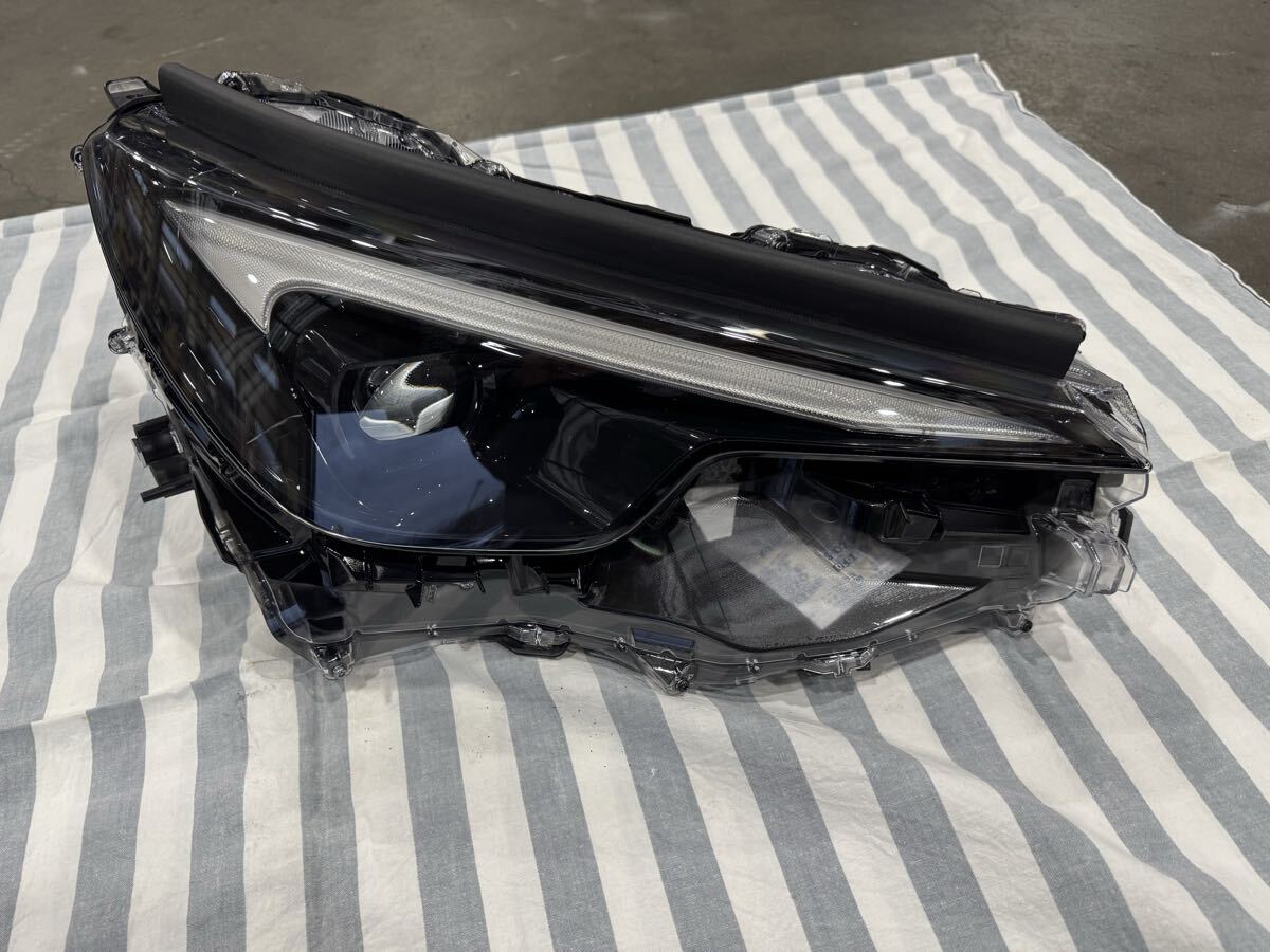 新品・未使用 レクサス LBX ヘッドライト ASSY LEDユニット付 MAYH10 KOITO 右 L2刻印拍卖