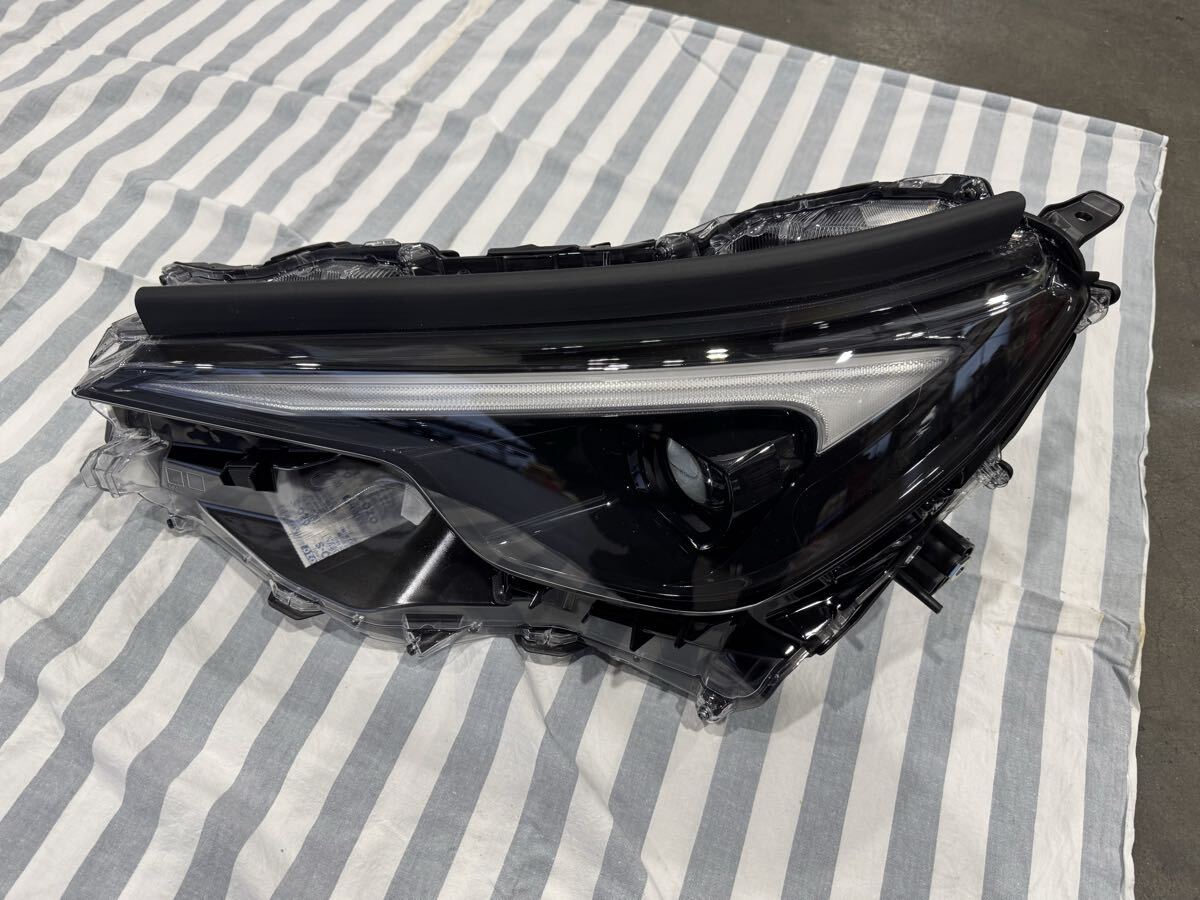 新品・未使用 レクサス LBX ヘッドライト ASSY LEDユニット付 MAYH10 KOITO 左 L2刻印拍卖