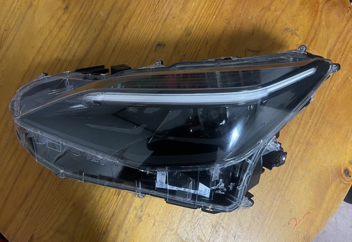 トヨタ ヤリスクロス MXPB10 MXPJ10 MXPB15 MXPJ15 LED 左 ヘッドライト KOITO コイト52-326 拍卖