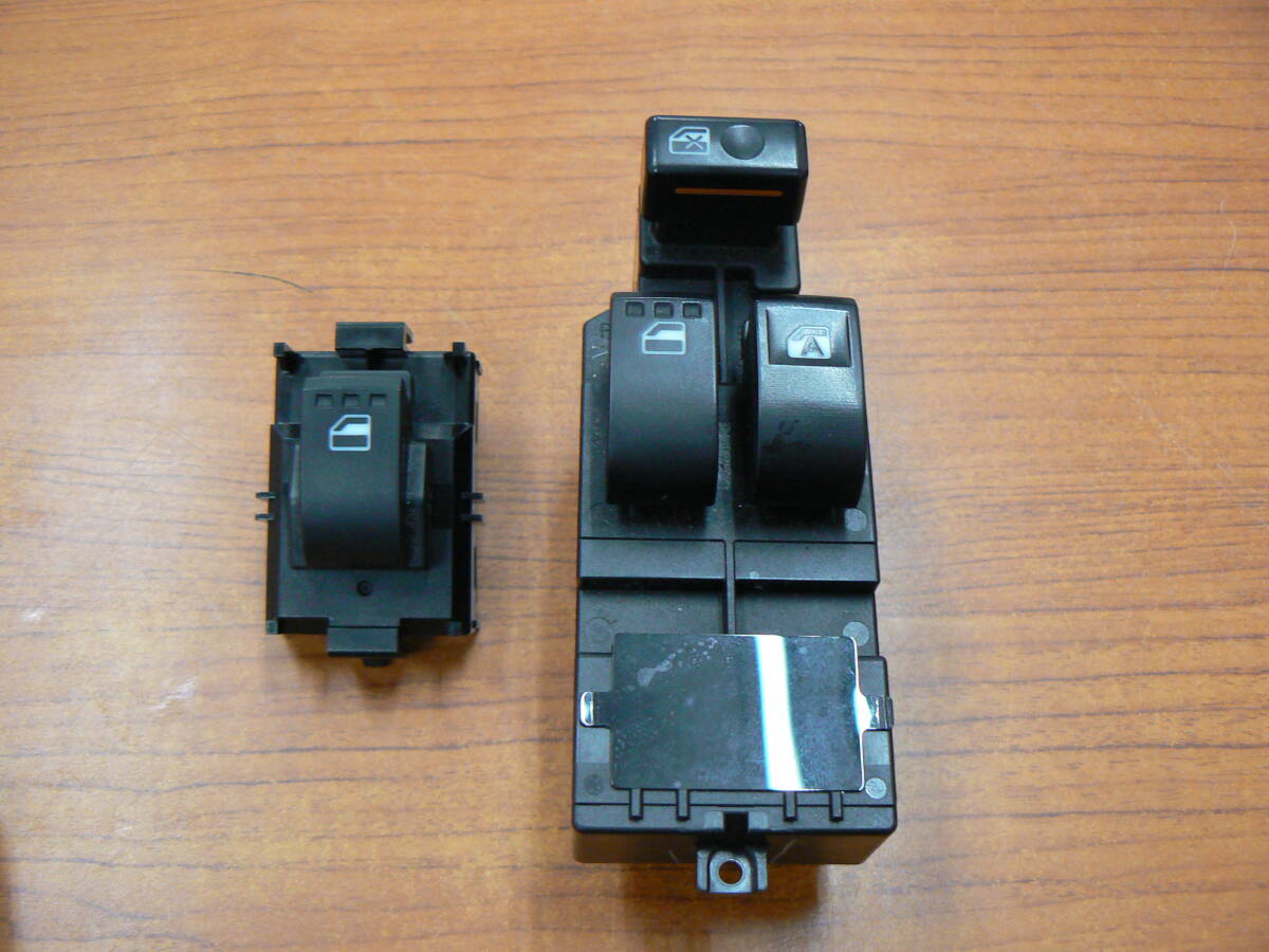 平成24年プレオ HBD-L275B3ドア車左右ドアパワーウィンドスイッチ中古品拍卖