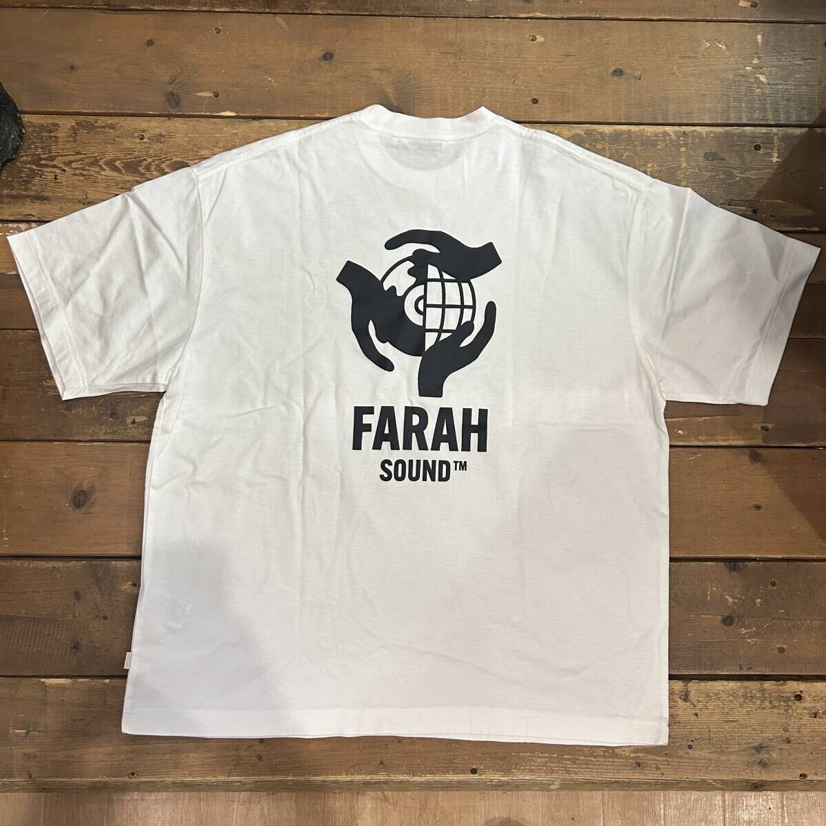 (4586) 新品同様 FARAH / ファーラー プリンテッドグラフィックTシャツ ファーラーサウンド ホワイト メンズ XLサイズ USED拍卖