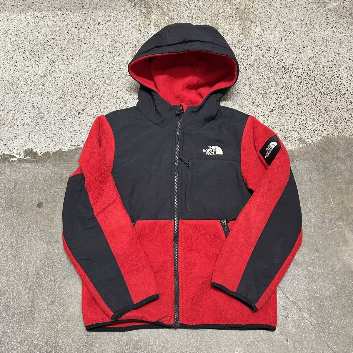 472 キッズサイズ THE NORTH FACE / ザノースフェイス デナリフーディ フリースジャケット 140サイズ レッド NAJ61701 USED拍卖