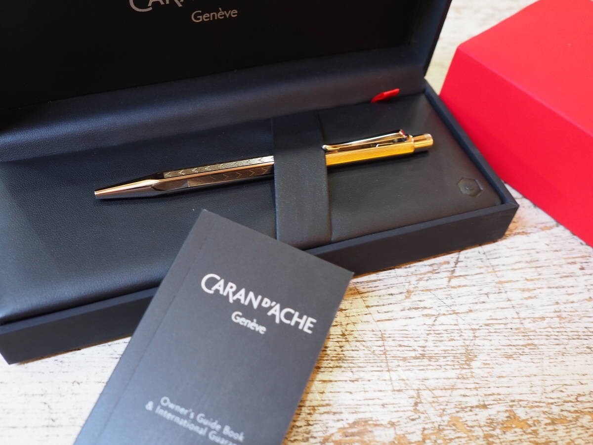 未使用◆Caran d'Ache カランダッシュ ボールペン/エクリドール シェブロン シルバー◆拍卖