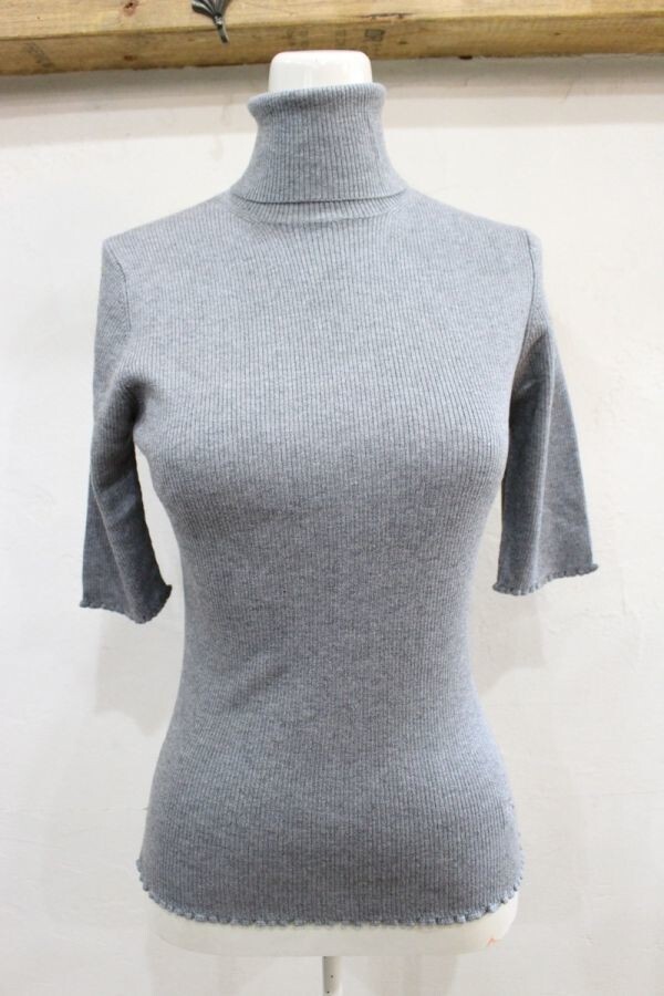 F64★BURBERRY/バーバリーロンドン シルクカシミア混リブタートルトップス 刺繍 プチハイネック インナー 半袖 グレー サイズ1 ★拍卖