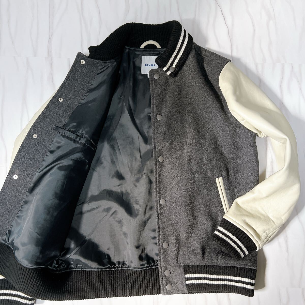 《極美品 Lサイズ》BEAMS ビームス/羊革 メルトンウール スタジャン ブルゾン ジャケット 袖レザー ドンキーカラー ラムレザー/グレー拍卖