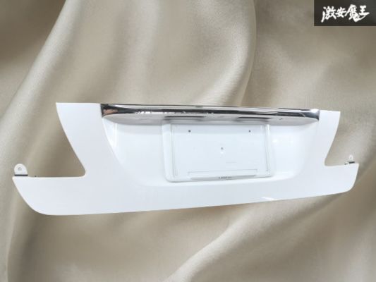 【割れ無し!!】LEXUS レクサス 純正 USF40 LS 2008年式 リアガーニッシュ トランクガーニッシュ 76801-50040 077 ホワイトパール 棚19-3拍卖