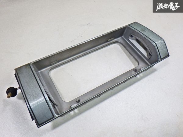 【当時物】トヨタ 純正 GS120 クラウン ナンバーポケット ガーニッシュ 75082-30110 旧車 即納 棚 25-2拍卖