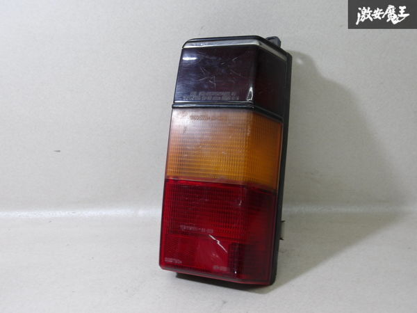 TOYOTA トヨタ 純正 YR30 タウンエース テールライト テールランプ 右 右側 運転席側 IKI 7212 TOYOTA 28-30B 即納 棚12-4拍卖