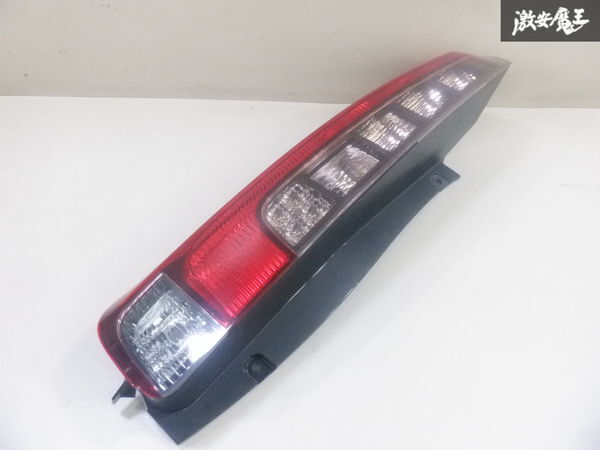 【売り切り】 トヨタ 純正 ZRR80 ZRR85 ZWR80 80系 エスクァイア 前期 LED テールランプ ライト 左 左側 助手席側 28-231 即納 棚11-2拍卖