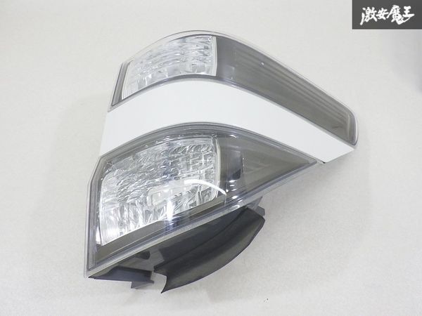 【LED点灯OK】 トヨタ 純正 ANH20W 20系 ヴェルファイア テール ライト ランプ 外側 片側のみ LEDバルブ付 白パール系 KOITO 58-29 棚12-2拍卖