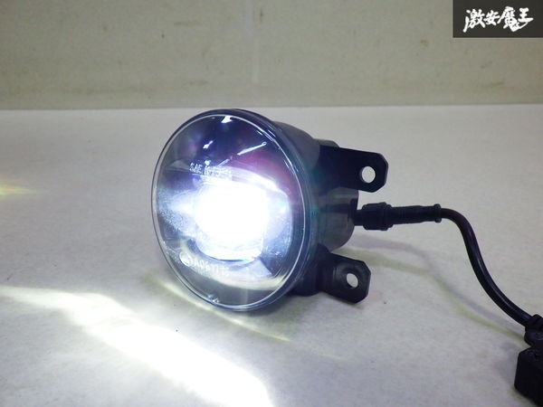 【点灯OK】 社外 汎用 ホワイトカラー LED フォグライト ランプ レンズ 1個 取付穴間 横:約10cm 縦:約5cm 外径:約89.5mm 棚13-4-I拍卖