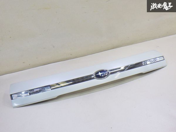 【LEDOK】スバル 純正 BPE レガシィツーリングワゴン バックドア リアガーニッシ 91711AG040 ホワイトパール系 即納 棚2F-L-2拍卖