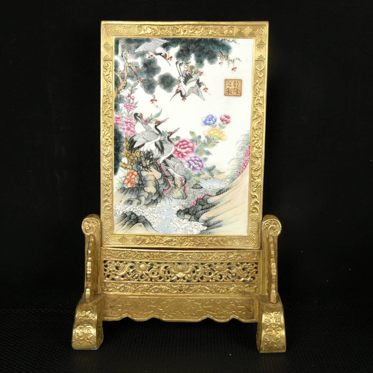 NA131■大清乾隆年製款 琺瑯彩金彫刻松鶴延年紋屏 時代物 古玩 唐物 古陶磁器■拍卖