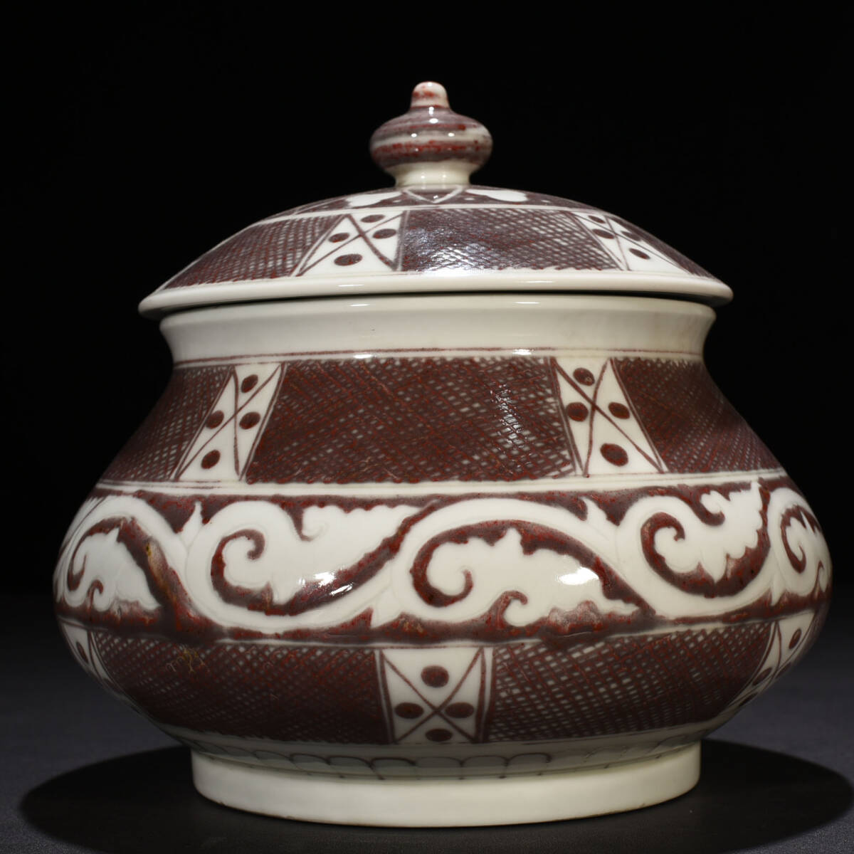 ◆YA150◆大明宣徳年制 釉里紅 錦緞花卉紋蓋壺 時代物 古玩 唐物 古陶磁器◆拍卖