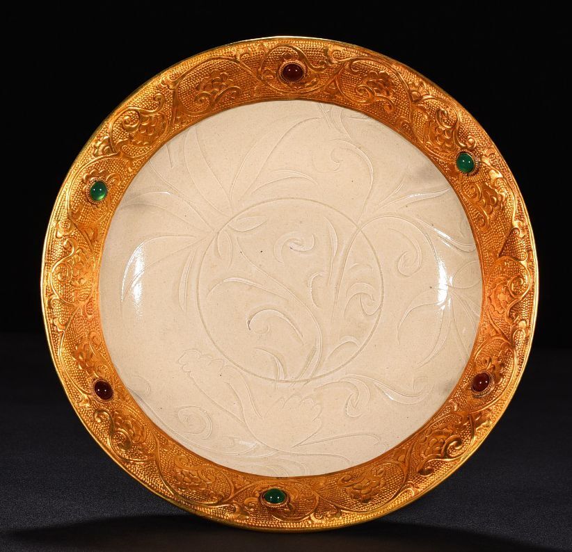 TA391■宋朝時代 定窯包金 嵌寶石 刻花卉紋盤 時代物 古玩 唐物 古陶磁器■拍卖