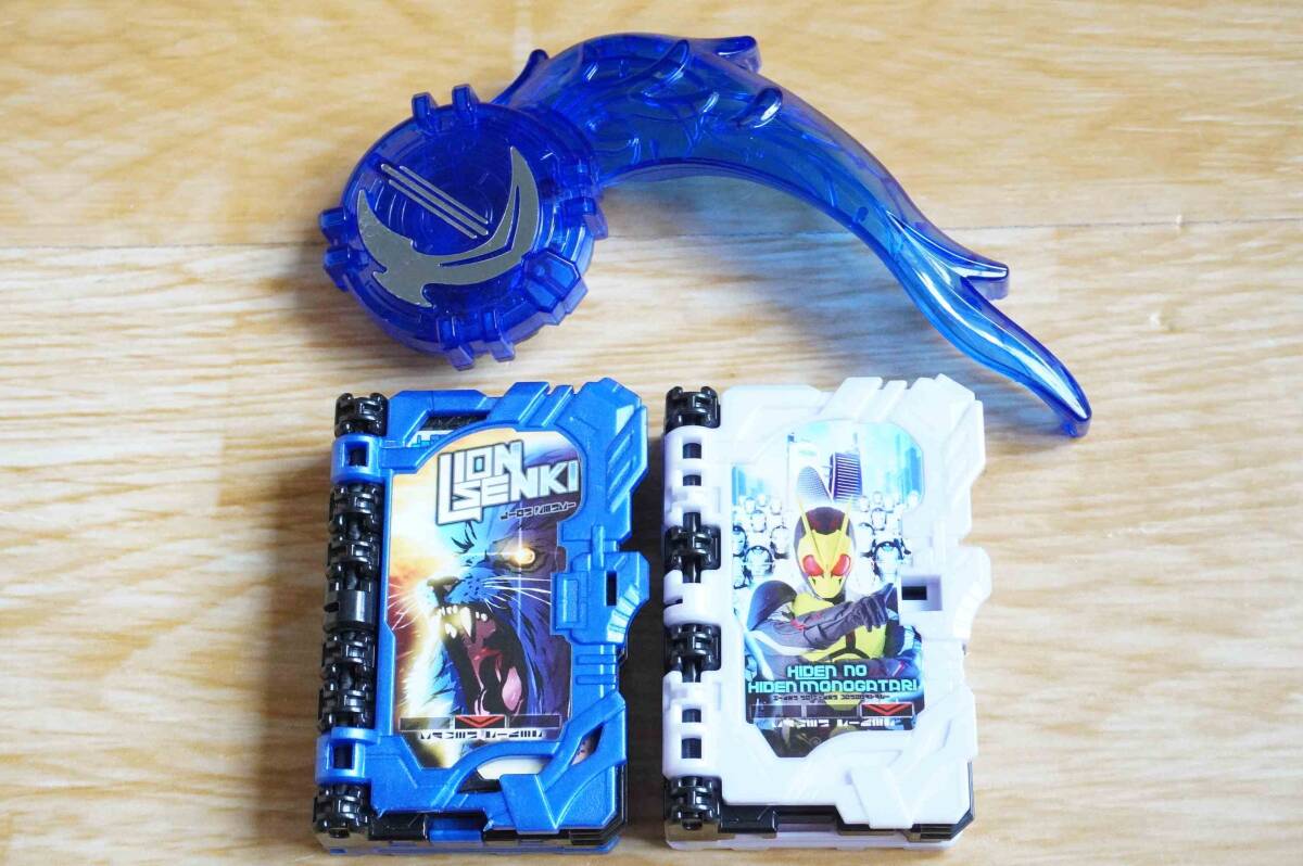 DX水勢剣流水エンブレム&ライオン戦記ワンダーライドブック 飛電の秘伝物語 / 仮面ライダーセイバー DX聖剣ソードライバー対応拍卖