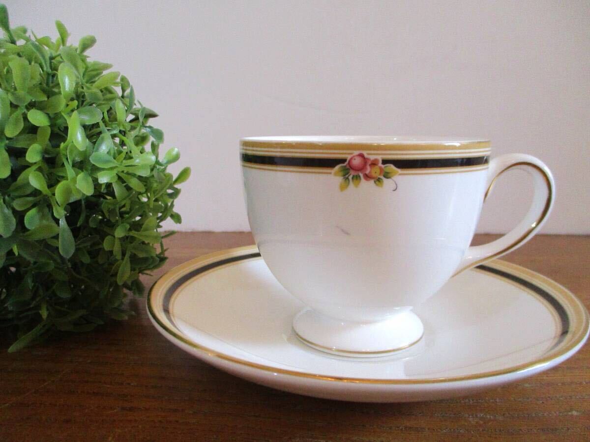 ☆1000スタ☆【人気】ウェッジウッドWEDGWOOD CLIO クリオ カップ&ソーサー イギリス 英国製 ブランド 洋食器 白磁 金彩 上品 オシャレ拍卖
