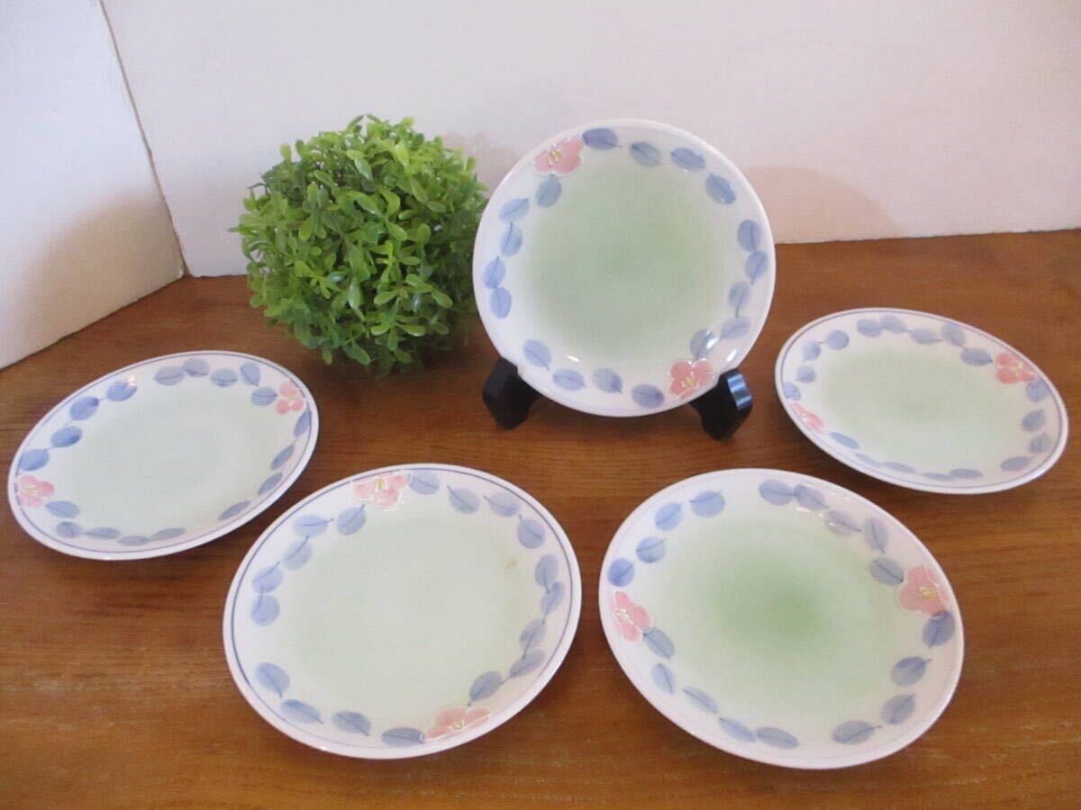 【美品・レア】松峰 小皿 5枚セット 花柄 花びら紋様 和食器 銘あり 丸皿 取り皿 銘々皿 盛皿 小分け皿 和皿 インテリア キッチン用品拍卖