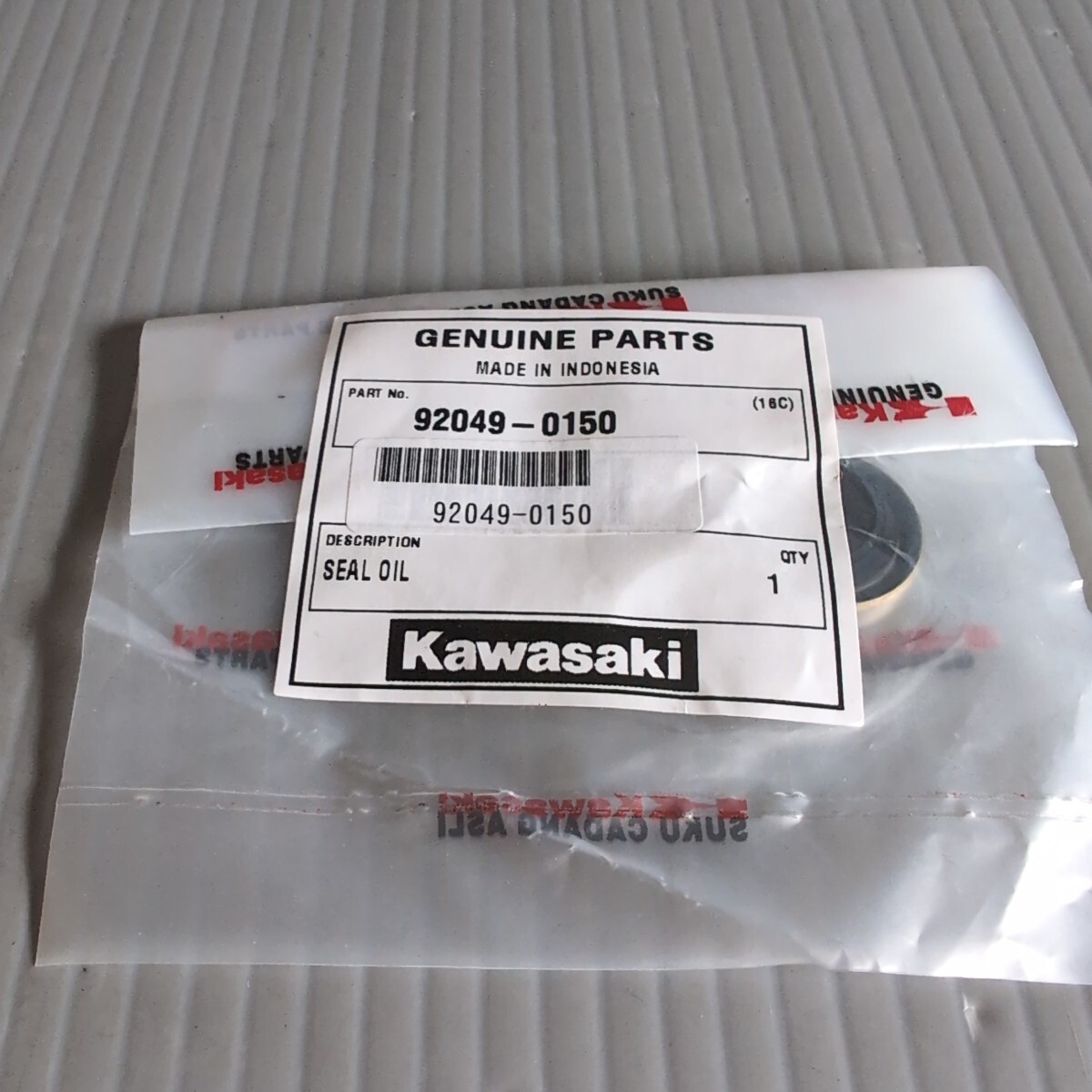 c526 カワサキ純正 92049-0150 オイルシール 未使用 送料込み拍卖