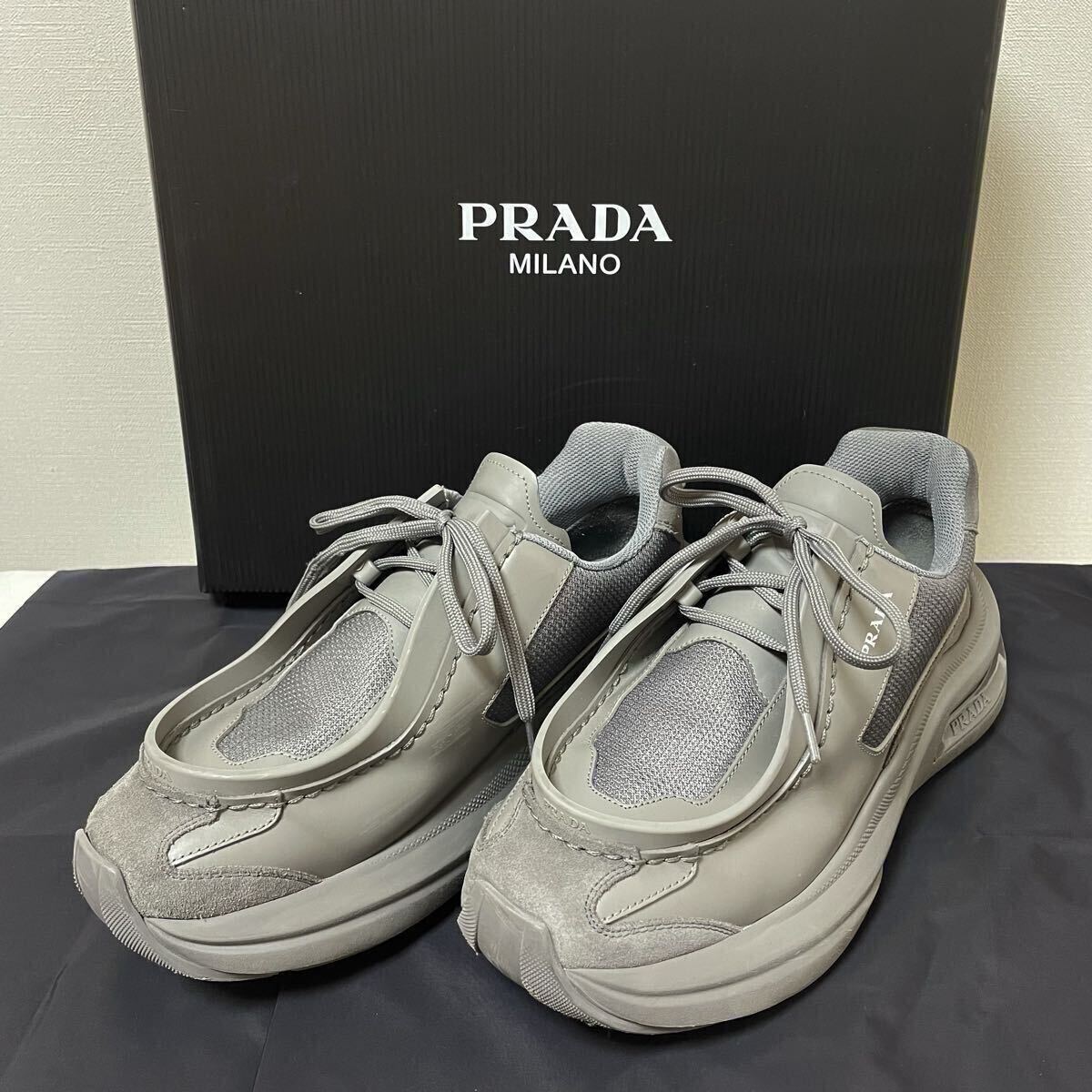 国内正規品 23AW PRADA SYSTEM 2EG424 スニーカー システム トライアングルロゴ レザー グレー拍卖