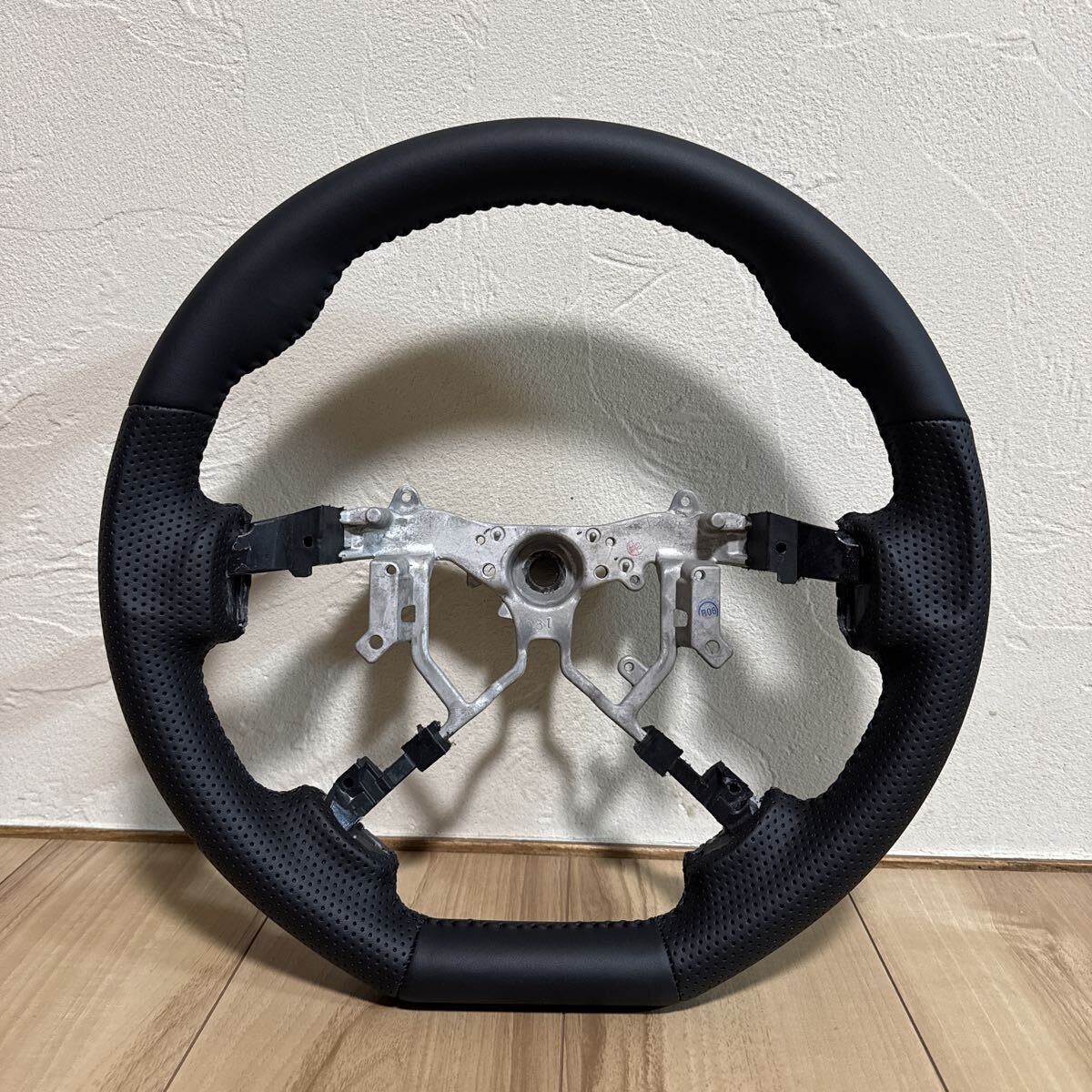 純正交換ステアリング 40mm ガングリップ ハイエース200系 4〜7型対応 ハンドル オールレザー BMJAPAN拍卖