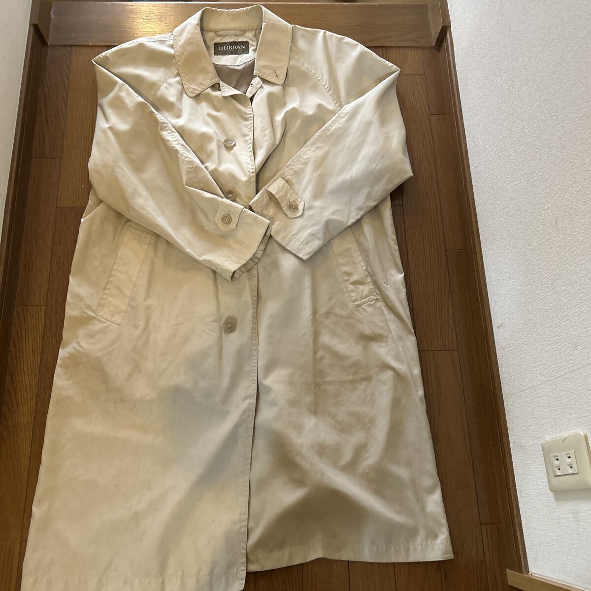 お探しの方。お買い得。ダーバン ポケッタブル レインコート サイズLL位 ベージュ 使用感有ります。拍卖
