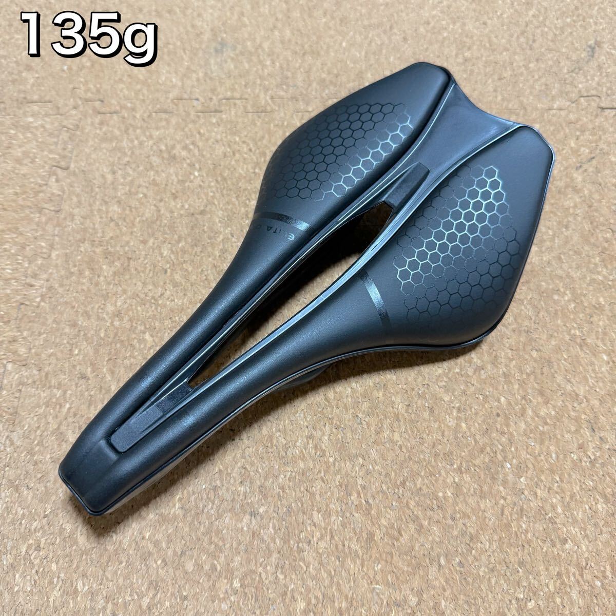 elita one ロードバイク クロスバイク 超軽量 カーボン 穴あき サドル拍卖