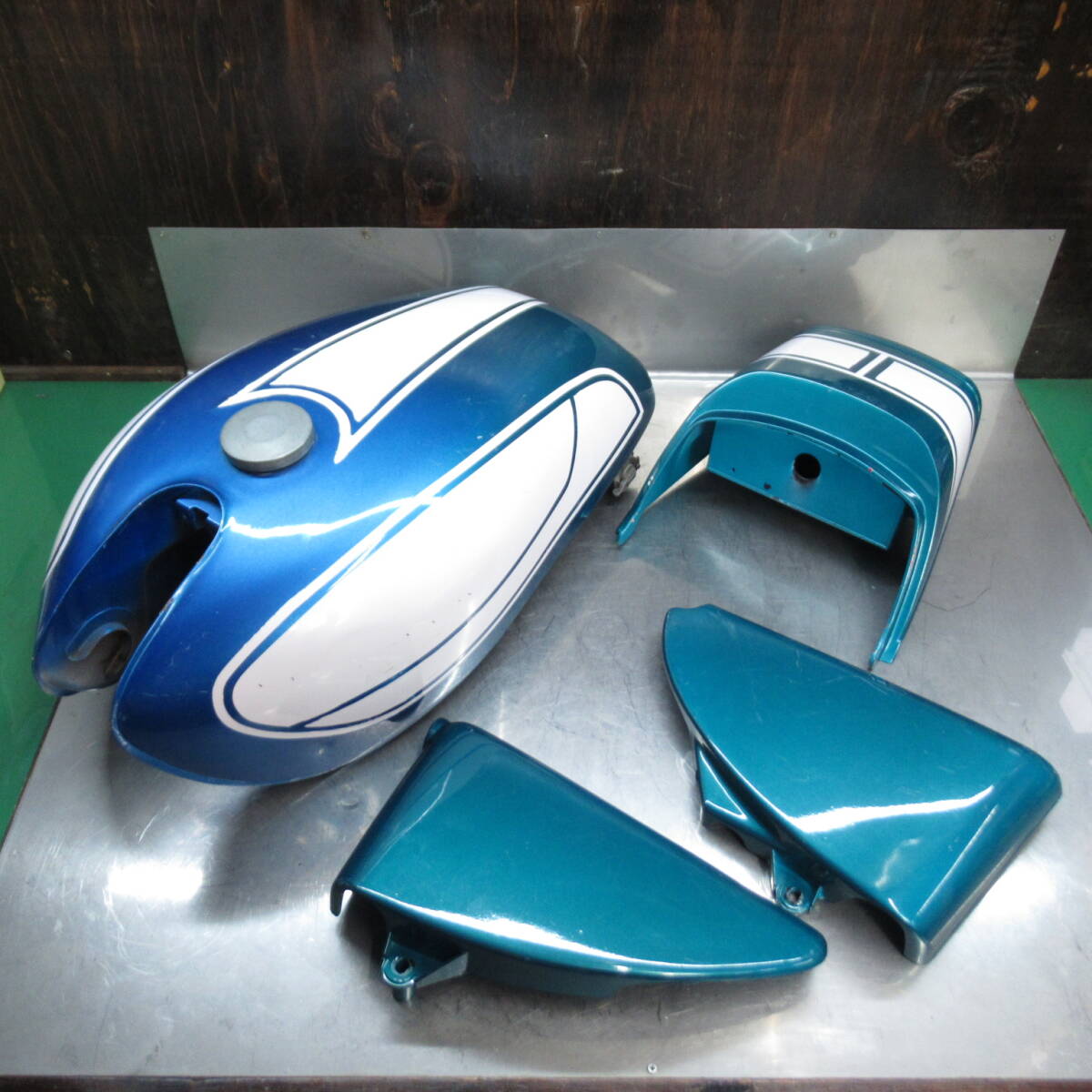 スズキ GS400 GS425 純正外装セット タンク サイドカバー テールカウル 当時物 レストアベース【160】USA-P-367拍卖