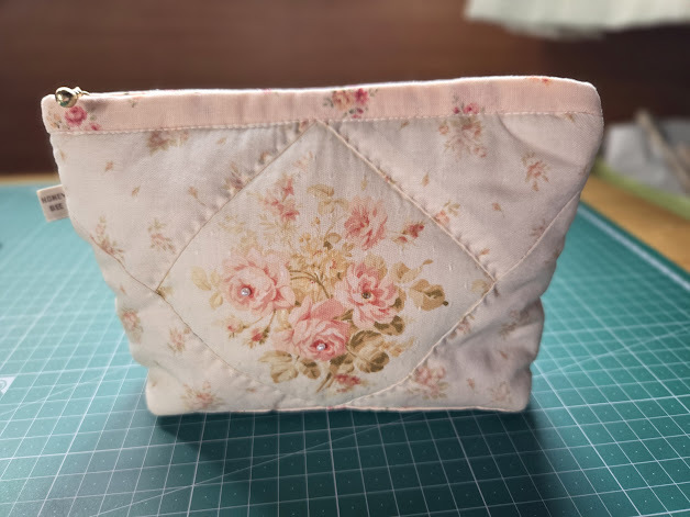 4★ハンドメイド★パッチワーク★ポーチ★花芯にビーズ★20cm×12.5cm★底マチ6cm拍卖