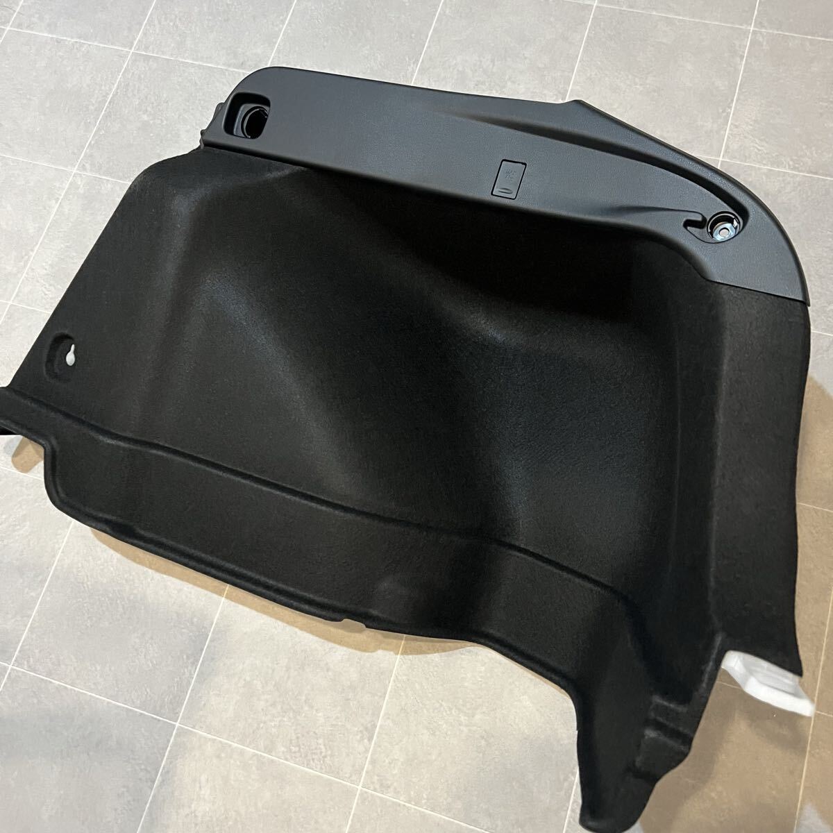 新品 未使用 プリウス デッキトリム サイドパネル 『右側』のみ 64730-47200 ZVW51 トヨタ 純正部品拍卖