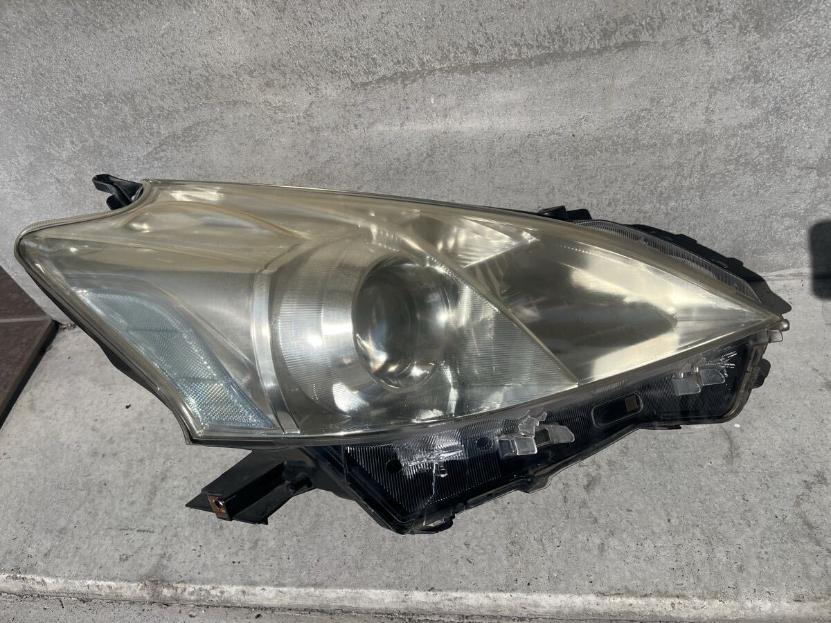 016【トヨタ:プリウスα】右ヘッドライト KOITO47-41※黄ばみ※点灯確認済み※佐川急便着払い拍卖