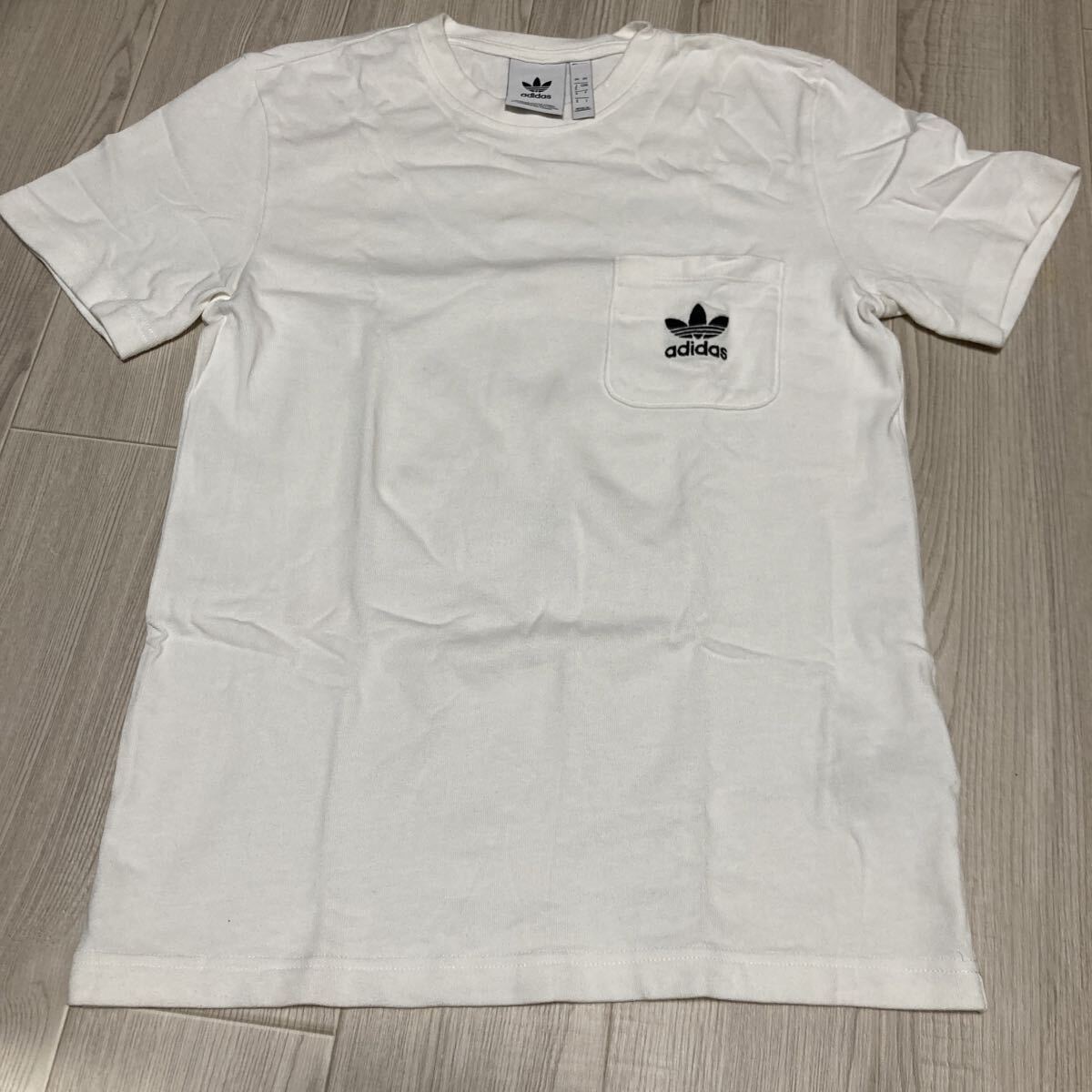 アディダス Tシャツ ホワイト 白 adidas 半袖Tシャツ ロゴ刺しゅう拍卖