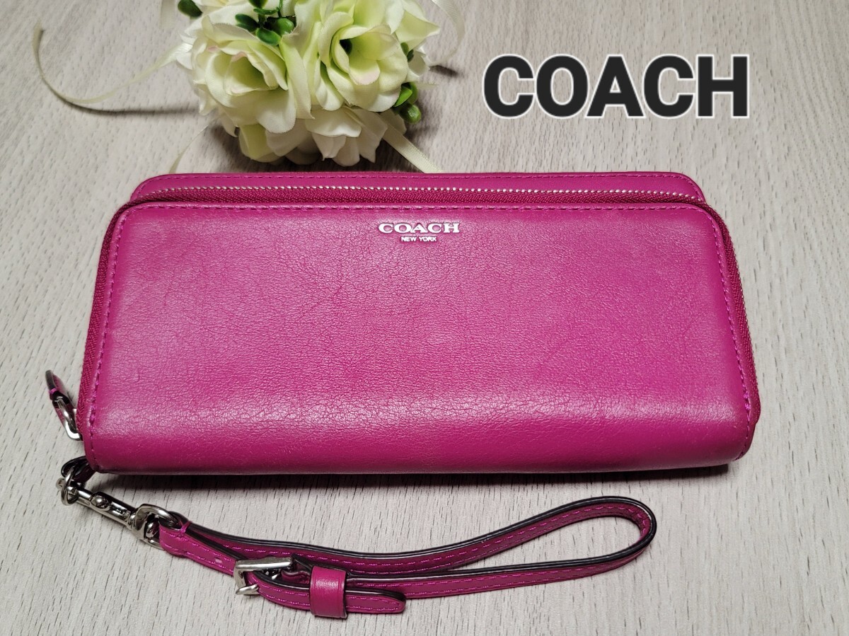 【COACH】コーチ 長財布 ラウンドファスナー マゼンタ ストラップ付拍卖