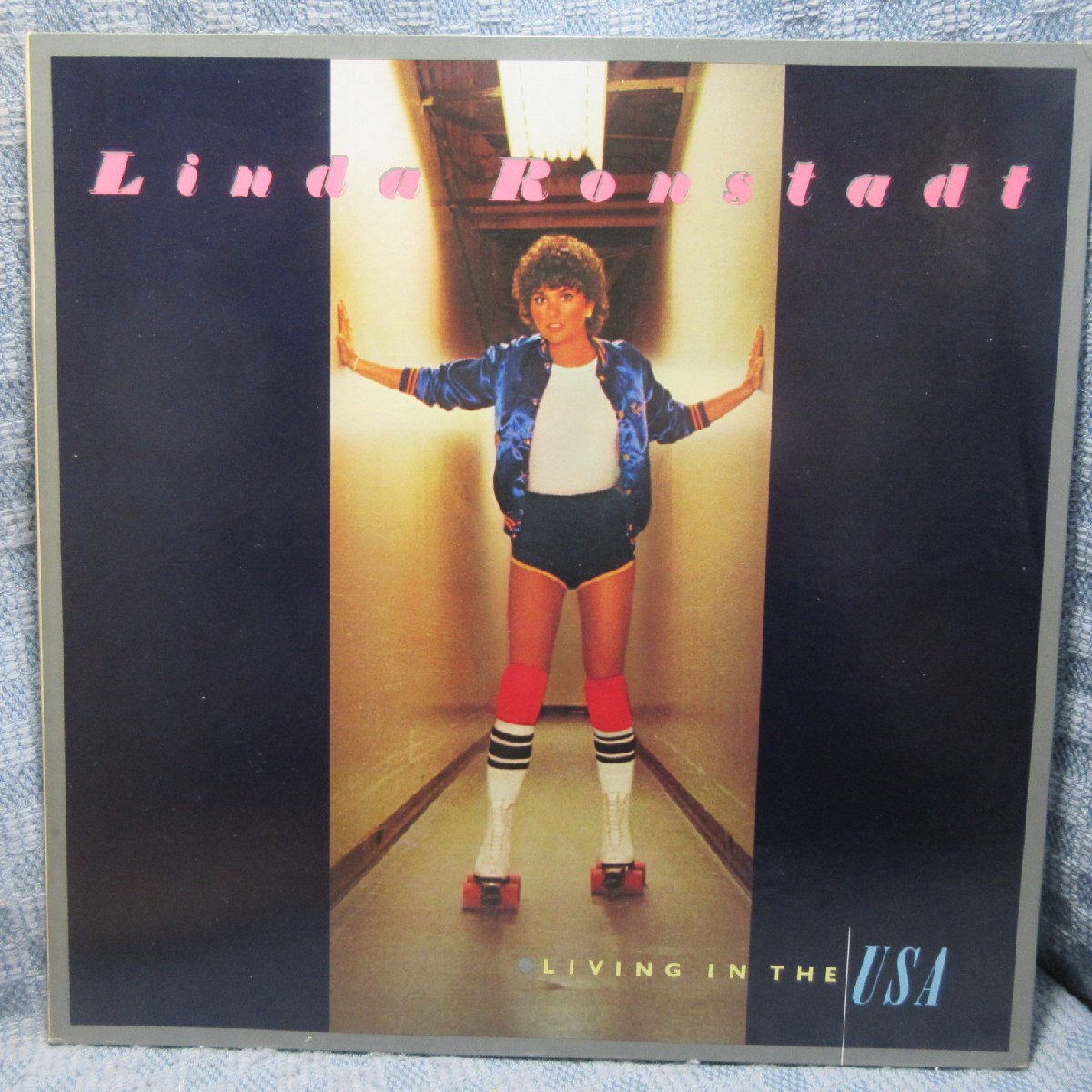 VA451●P-10521Y リンダ・ロンシュタット「LINDA RONSTADT「ミス・アメリカ LIVING IN THE U.S.A.」LPレコード(アナログ盤)拍卖
