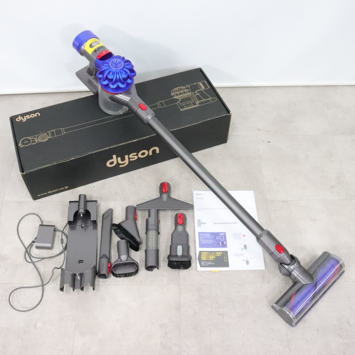 【動作OK】 Dyson V7 SV11 ハンディクリーナー サイクロン式掃除機 充電器 ツール付き コードレス _MFH_C1027-F009拍卖
