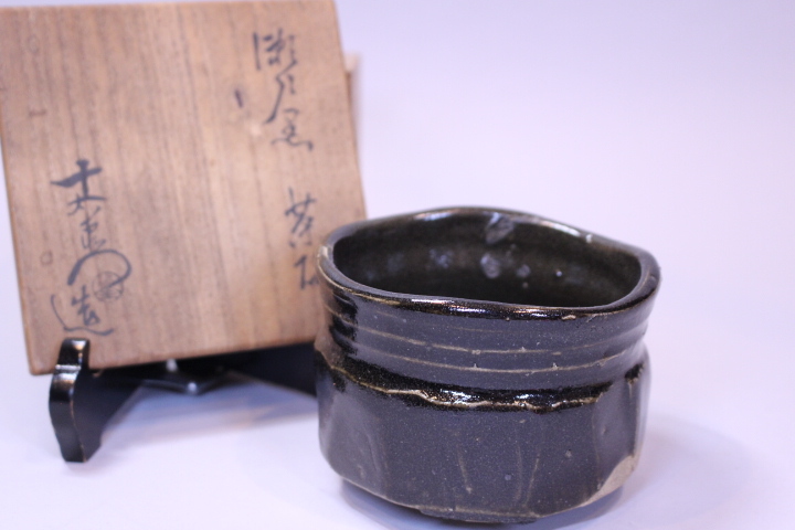 h-7260 加藤十右衛門造 瀬戸黒茶碗 共箱 茶道具拍卖