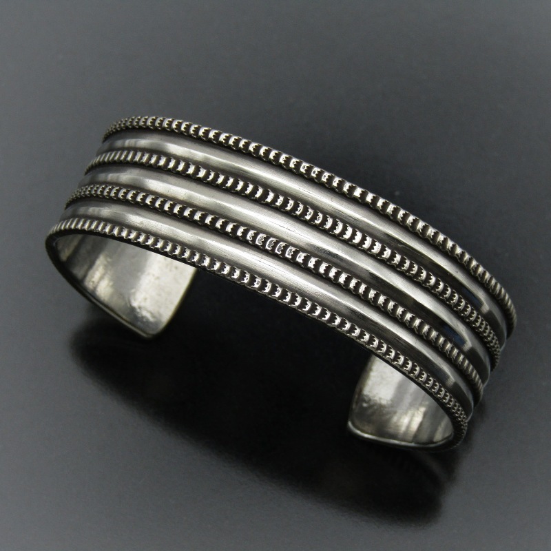 Perry Shorty ナバホ族 バングル チゼル 19mm ペリーショーティー コインシルバー スタンプワーク ブレスレット カフ 80007175拍卖