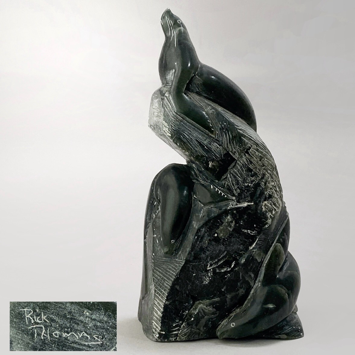 エスキモーアート「Rick Thomas」作 三匹のアシカ オブジェ 置物 検) ビンテージ 在銘石彫 イヌイット フォークアート ストーンカービング拍卖