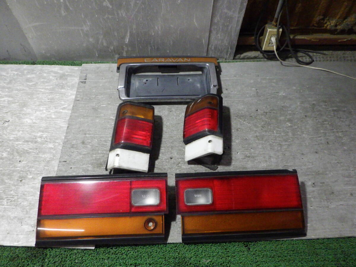 売切り E-AEGE24 キャラバン ホーミー テール左右 ガーニッシュ ナンバーポケット 33-10505 テールランプ 5点セット 07-10-01-831 B2-R6-4拍卖