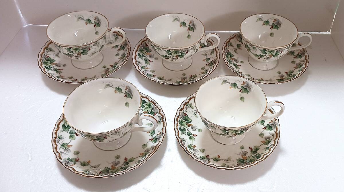 ◆◇R938) 【未使用保管品】 NARUMI CHINA ナルミ 葡萄 唐草 金彩 カップ ソーサー 5客 箱入り 食器 ぶどう◇◆拍卖