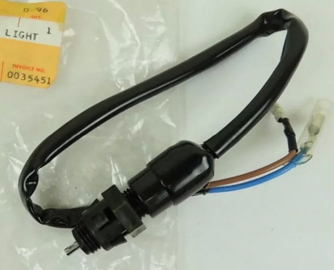 ペイペイKAWASAKI GPZ250 ベルトドライブ 純正 新品 リアー ブレーキ スイッチ STOP ランプ スイッチ 拍卖