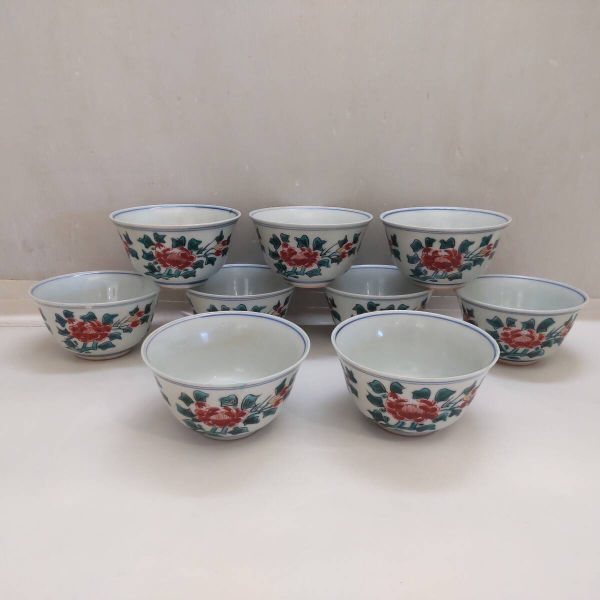 Y101703■色絵 湯呑 大明成化年製 9点 口径約9cm 高さ約5cm ぐい呑み お猪口 骨董 陶磁 陶芸 欠けやヒビが見られるものあり■拍卖