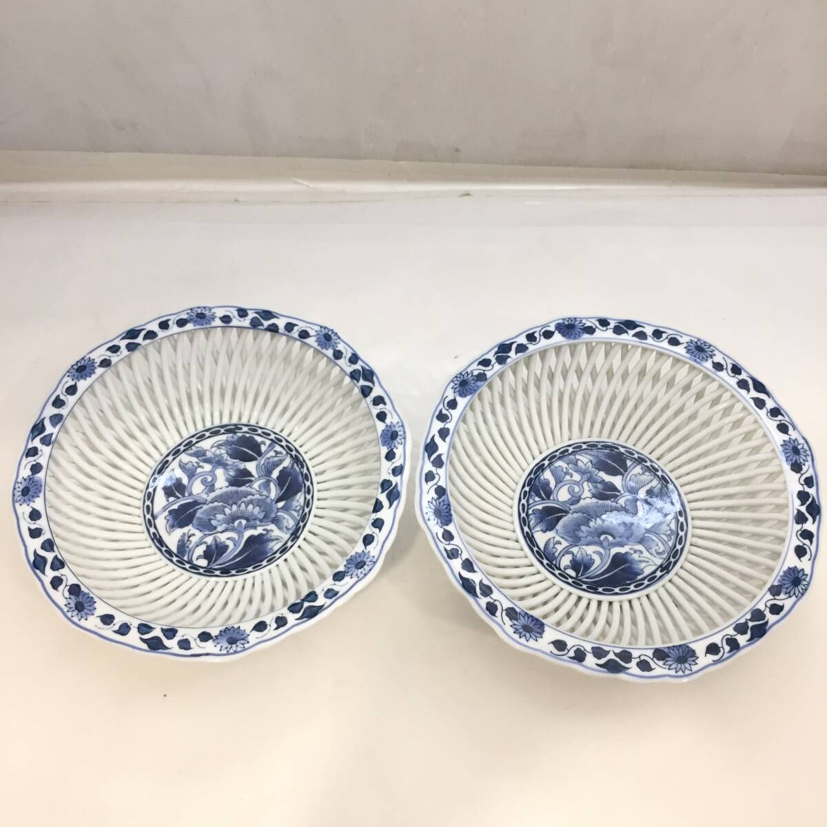 F102201◎琴峰 有田焼 菓子鉢 2個 透かし網目 菓器 菓子入れ 陶器 昭和レトロ 直径約22cm 高さ約8cm◎拍卖