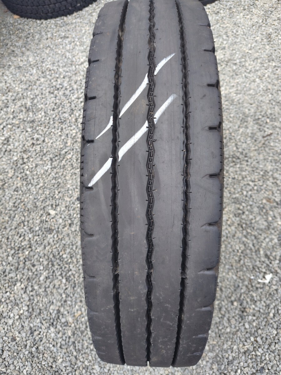 溝あり 再生タイヤ (トレッド、MY247) 225/80R17.5 123/122L 1本のみ 売り切り②拍卖